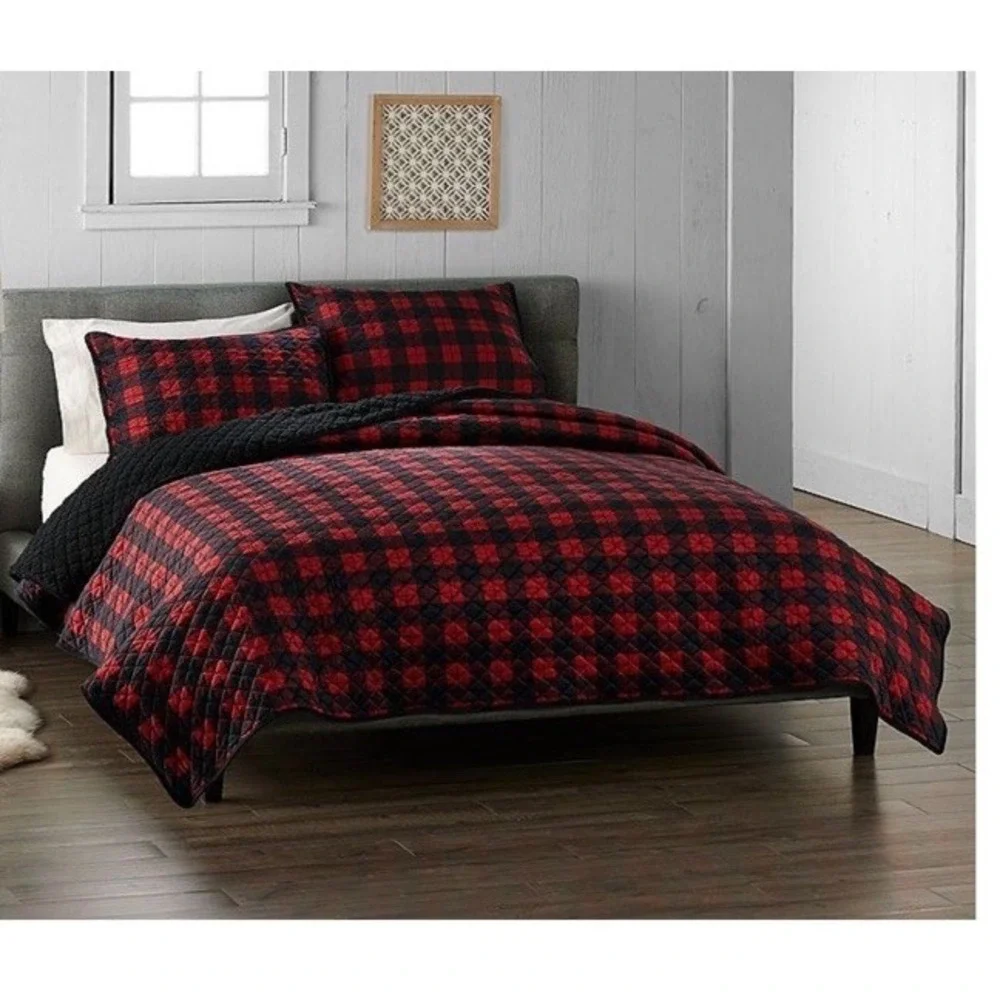 New‎ Cuddl Duds King size Cozy Soft comforter Red/Black Plaid faux fur